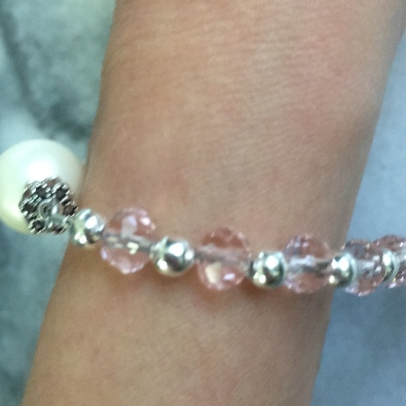 ✨Pink Crystal w/ faux Pearl Bracelet✨ - Picture 5 of 16